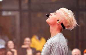 Justin Bieber CAUGHT In A Fight By Fans!