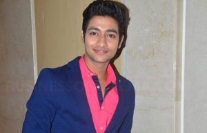 Sairat Star Akash Thosar Gets Mobbed!