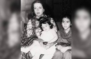 Throwback Photo! Kareena Kapoor Khan And Karisma Kapoor Look Adorable
