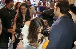 Video Of The Day: Deepika Padukone Hugging Hrithik Roshan's Sons