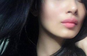 After Shah Rukh Khan And Priyanka Chopra, TV Star Mouni Roy's Doppelganger Spotted