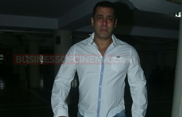 Just In Photos: Salman Khan Breaks Down At The Final Rites Of Rajjat Barjatya