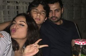 Sonakshi Sinha Was Seen Having A Good Time With Bunty Sajdeh's Family!