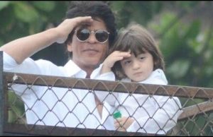 Watch: Crowd Went Crazy When Shah Rukh Khan With AbRam Waves At His Fans