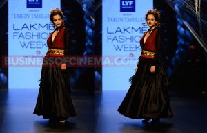LFW 2016, Day 1: Kangana Ranaut Flaunts The Right Attitude On The Ramp In Tarun Tahiliani Creation!