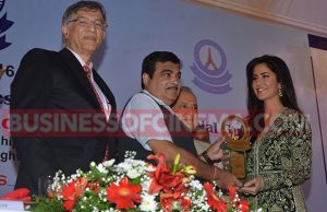 LOL! How Katrina Kaif Sneaked Out After Collecting The Smita Patil Award