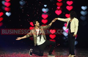 Photos: Ranbir Kapoor Adorably Proposes This Famous Personality!