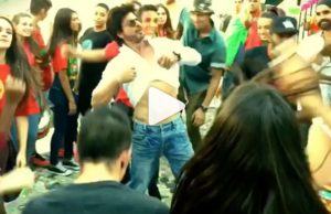 Shah Rukh Khan Gets Objectified By His Male Directors; Was Told To Do This