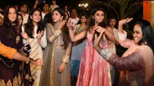 Watch: Bollywood Celebs Dance Crazily At Salman Khan's Ganpati Visarjan!