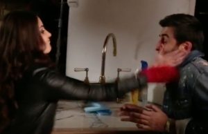 Anushka Sharma Slaps Ranbir Kapoor On Ae Dil Hai Mushkil Sets, And He Is So UPSET!