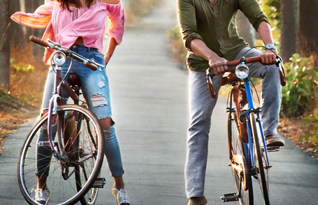 #DearZindagiFirstLook: Shah Rukh Khan And Alia Bhatt’s Life Lesson On A Cycle Ride