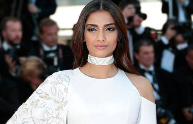 Guess What Sonam Kapoor Would Choose Between- S*x, Money, Movies, Fame Or Dessert!