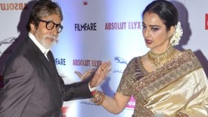 Watch: Here's What Rekha Did On Seeing Amitabh Bachchan At The Awards
