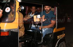 John Abraham's Dhamakedar Entry To Meet His Force 2 Fans