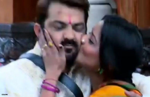 Bigg Boss 10: Romance Is In The Air Between Monalisa And Manu Punjabi!