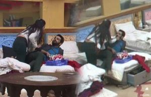 Bigg Boss 10: Manu And Mona's HOT Bed Scenes