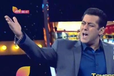 Bigg Boss 10: Salman Khan Does Shah Rukh Khan’s Signature Step With Alia Bhatt