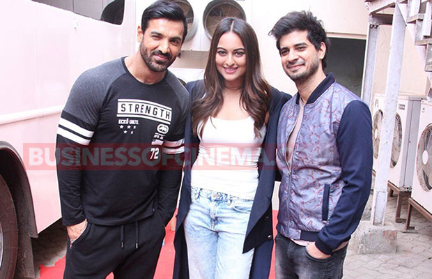 Sonakshi Sinha And John Abraham Promote Force 2 In Style!