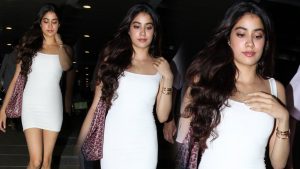 Watch: Sridevi's HOT Daughter Jhanvi Kapoor Spotted After Late Night Dinner