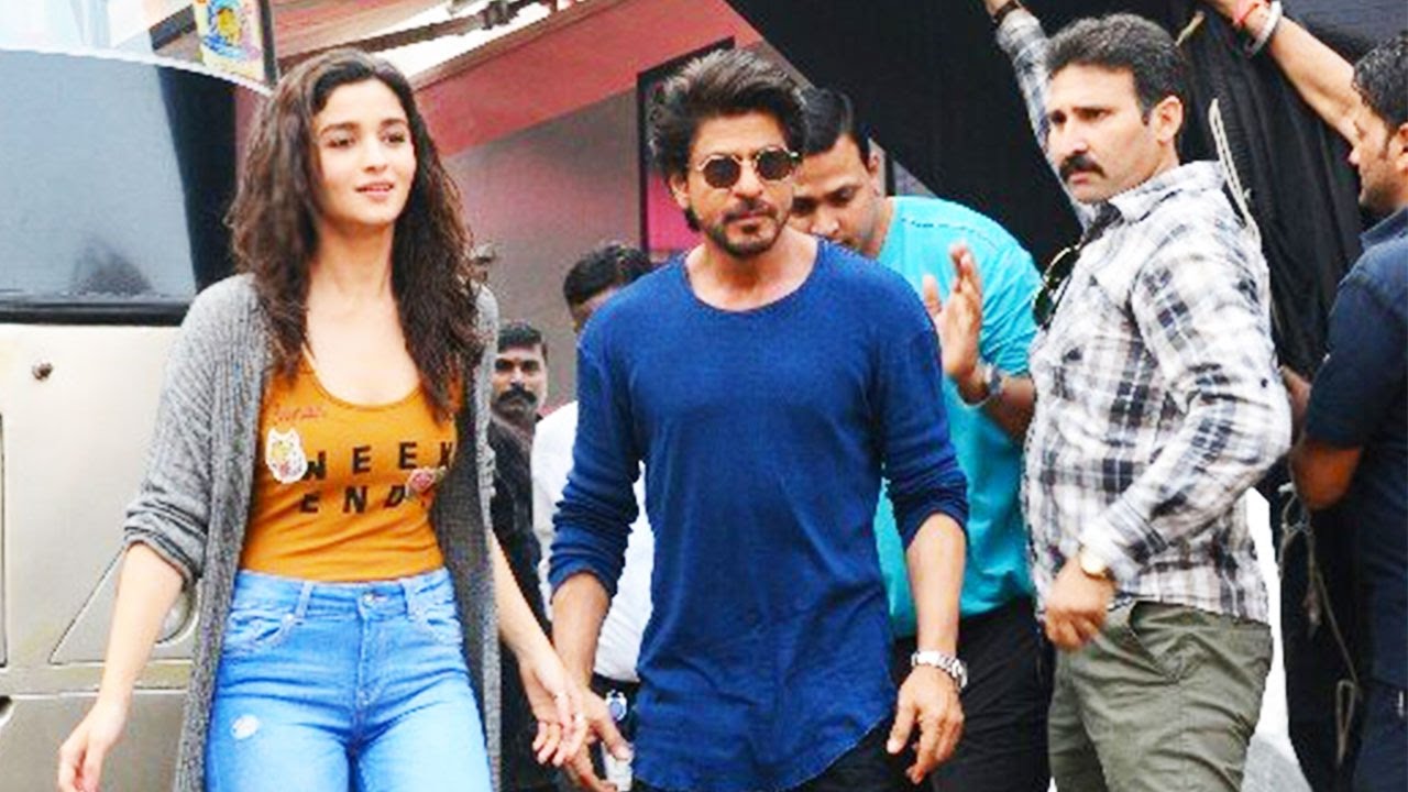 Watch: Shah Rukh Khan And Alia Bhatt Spotted Promoting