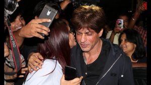 Watch: Shah Rukh Khan Spotted In Bandra After Dubbing For Dear Zindagi Movie