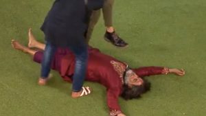 Watch: Bigg Boss 10 Cheap Swami Om's Inappropriate Behaviour!