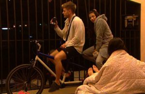 Bigg Boss 10: Jason Shah Tries To Get Cozy With Bani, Here's How She Reacts!