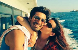 Selfie Vs Kiss: Mohit Sehgal And Sanaya Irani's Cute Chemistry
