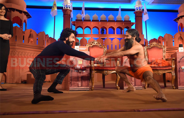 Ranveer Singh And Ramdev Baba’s Yoga Battle In Befikre Style!