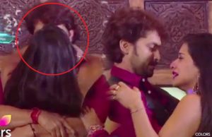 Bigg Boss 10: Monalisa And Vikrant Singh Rajpoot CAUGHT Lip-Locking!