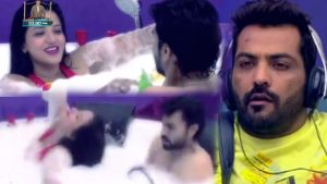 Bigg Boss 10: Monalisa And Gaurav Chopra Get Intimate In Bathtub, Don't Miss Manu Punjabi's Reaction - Watch Video