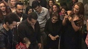 Shocking! Guess How Many People Showed Up For Salman Khan's 51st Birthday Bash!-Watch Video