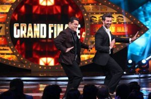 In Pics Bigg Boss 10 Grand Finale: Salman Khan Grooves To Hrithik Roshan's Hit Number Ek Pal Ka Jeena!