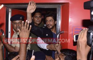 Shah Rukh Khan Is Enroute Delhi In An Exciting Train Journey!