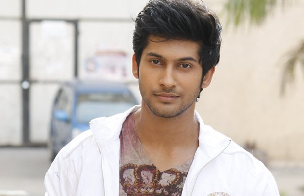 Swaragini Actor Namish Taneja Gets Robbed By A Girl Gang!