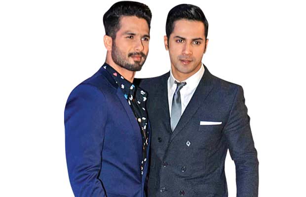 Here’s Why Shahid Kapoor Apologizes To Varun Dhawan On A Red Carpet! 