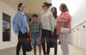 Just In Photos: Karisma Kapoor And Kareena Kapoor Khan Make Mother Babita Kapoor's Birthday More Special!