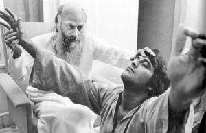 Here's Why Vinod Khanna Left The Glam B-Town And Joined Osho