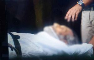 Just In Pics: Vinod Khanna Being Taken Home From Hospital After His Death Will Melt Your Heart