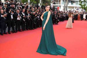 Deepika Padukone's Red Carpet Look Gets Featured Amongst Top Best Dressed Lists!