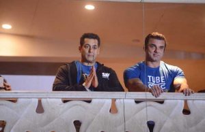 Video: What Made Salman Khan To Fold Hands In front Of His Fans Waiting Outside Galaxy Apartment!