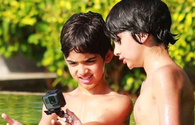 Hrithik Roshan Catches His Sons Hrehaan And Hridhaan In Their Mischief, This Is What He Does Next!