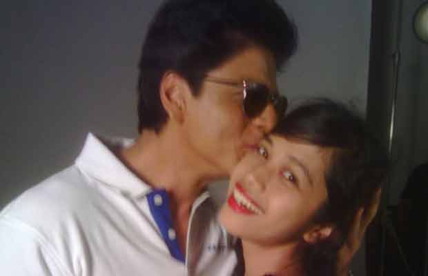 You Won’t Believe What THIS Indonesian Fan Did To Meet Shah Rukh Khan!