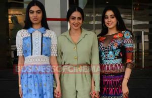 Photos: Sridevi Poses With Her Daughters Khushi And Jhanvi Kapoor At The Trailer Launch Of Mom