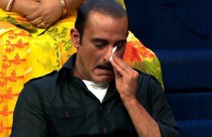 A Child's Tribute To Late Vinod Khanna Left Akshaye Khanna Emotional On A Reality Show!