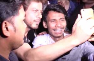 Watch: Shah Rukh Khan's Fan Cries Badly At Jab Harry Met Sejal Song Launch, Here's What Happened Next!