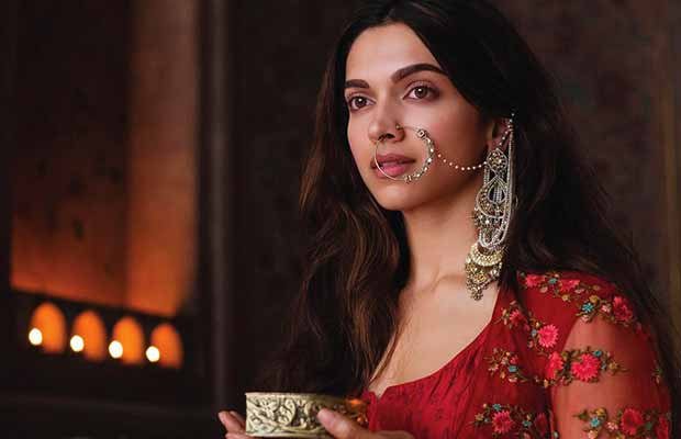 Fans Remind Deepika Padukone Of The Mass Hysteria For Her Debut, Actress Thanks Farah Khan