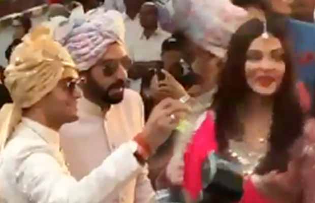 Watch: Aishwarya Rai Bachchan And Abhishek Bachchan Dancing In A Baraat!