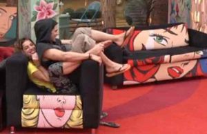 Bigg Boss 11: Benafsha Soonawala And Priyank Sharma Get Cozy Under The Sheets!
