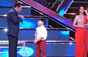 Adorable Matin Rey Tangu Trolls Salman Khan at IFFI 2017 Closing Ceremony
